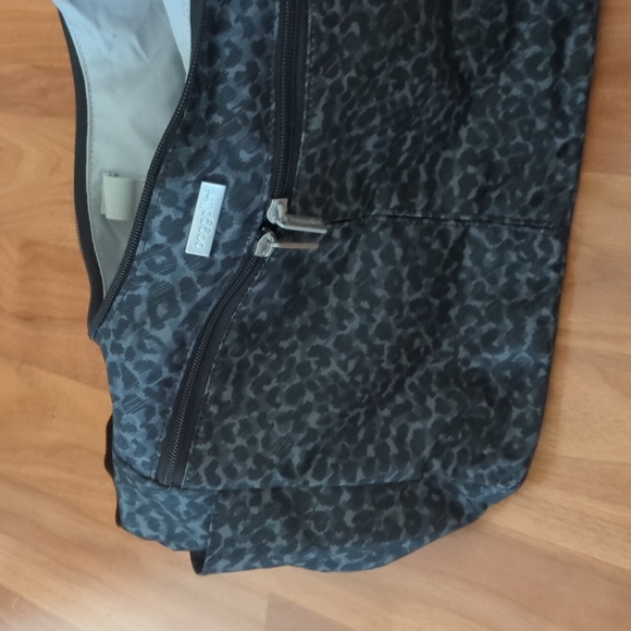 Baggallini Black Leopard Crossbody Bag - Picture 6 of 16